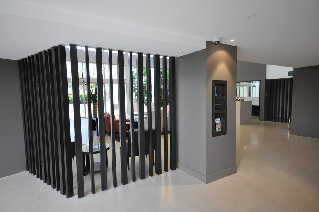 Chancellor Lakeside Apartments Gold Coast Buitenkant foto