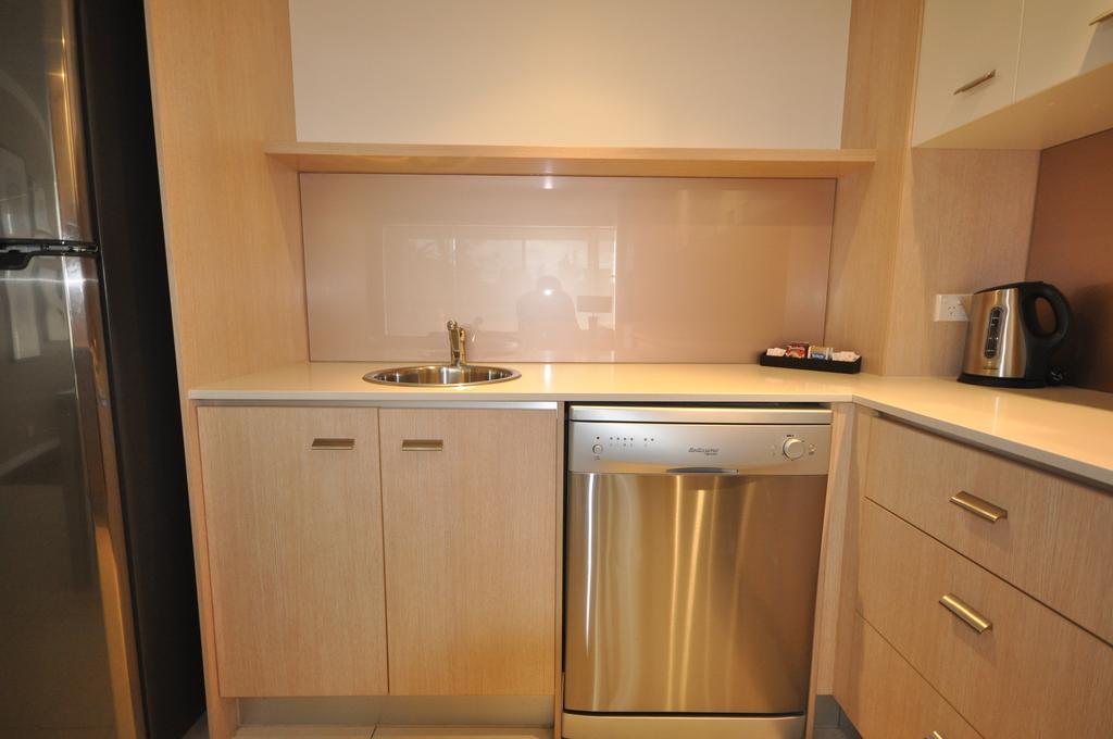 Chancellor Lakeside Apartments Gold Coast Buitenkant foto