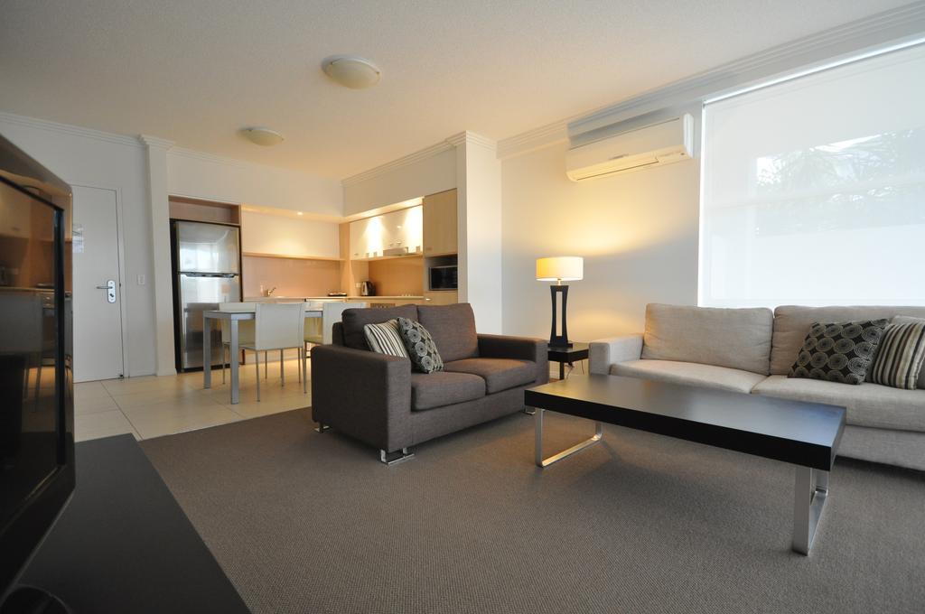 Chancellor Lakeside Apartments Gold Coast Buitenkant foto