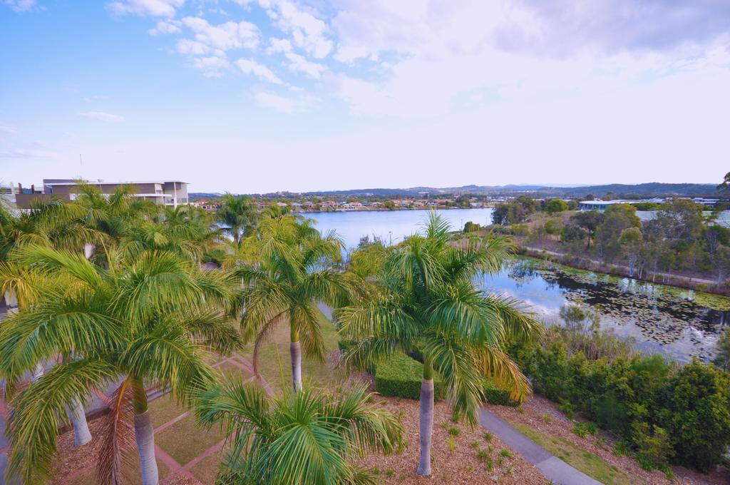 Chancellor Lakeside Apartments Gold Coast Buitenkant foto