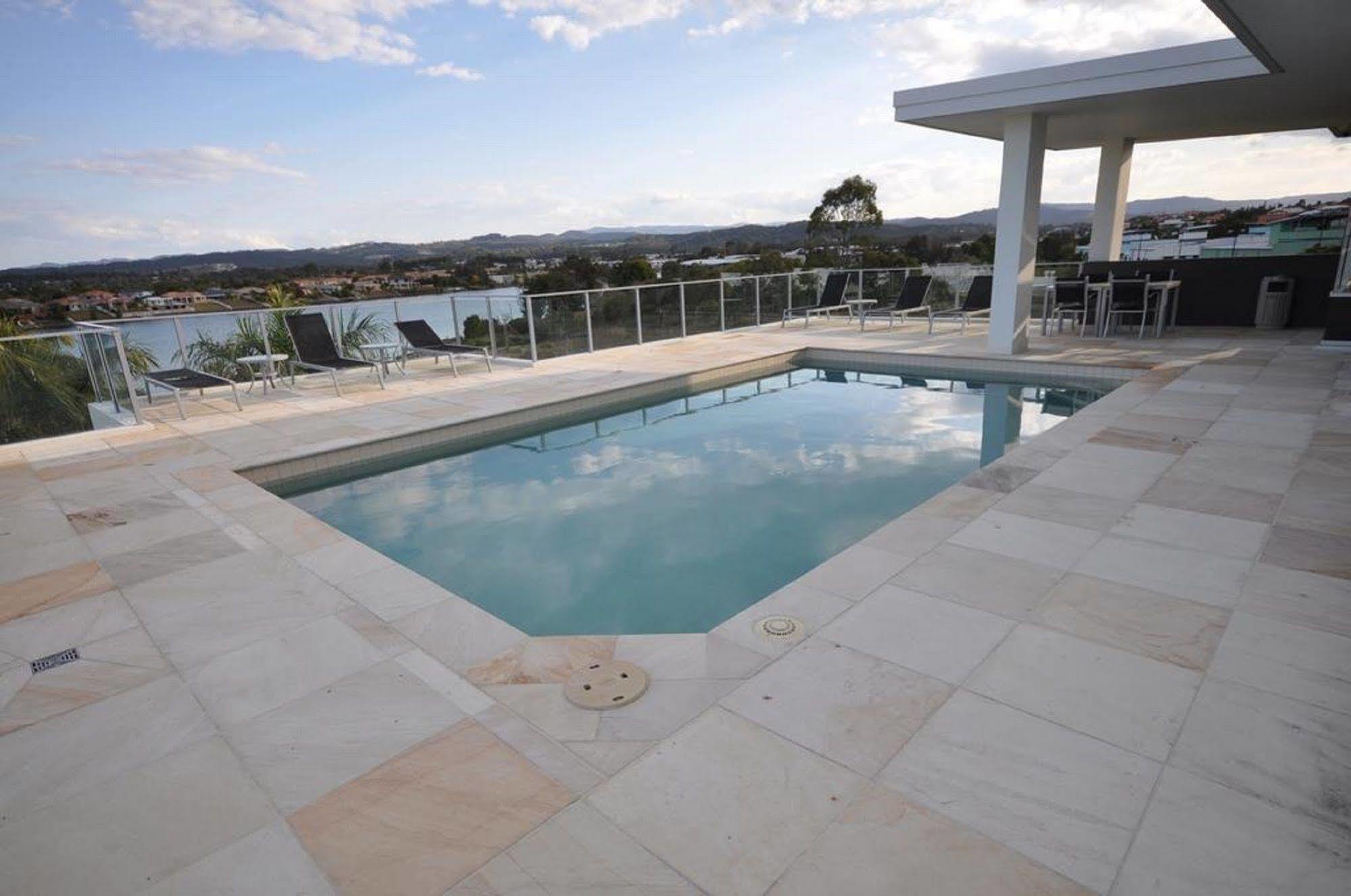 Chancellor Lakeside Apartments Gold Coast Buitenkant foto