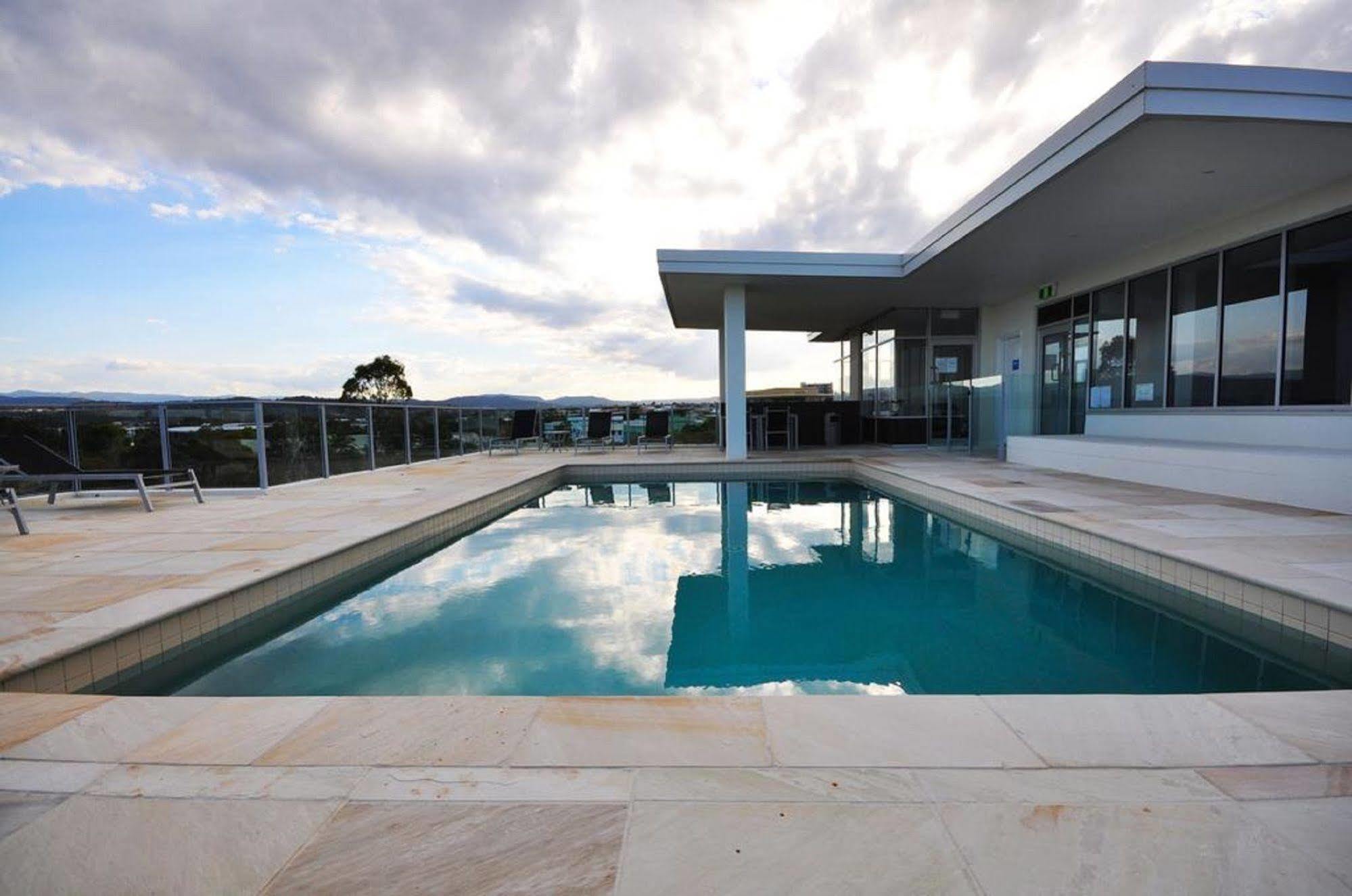 Chancellor Lakeside Apartments Gold Coast Buitenkant foto