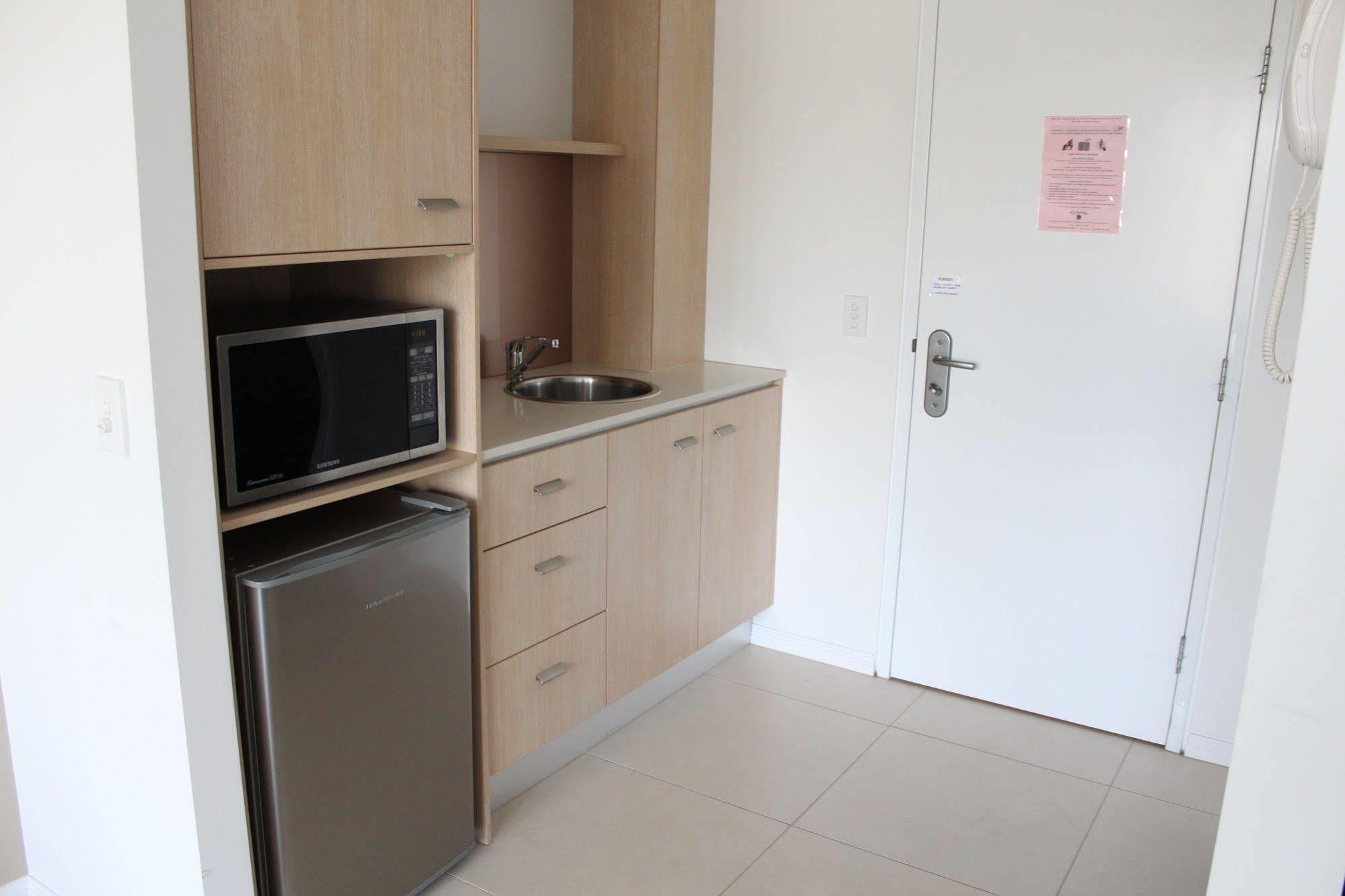 Chancellor Lakeside Apartments Gold Coast Buitenkant foto