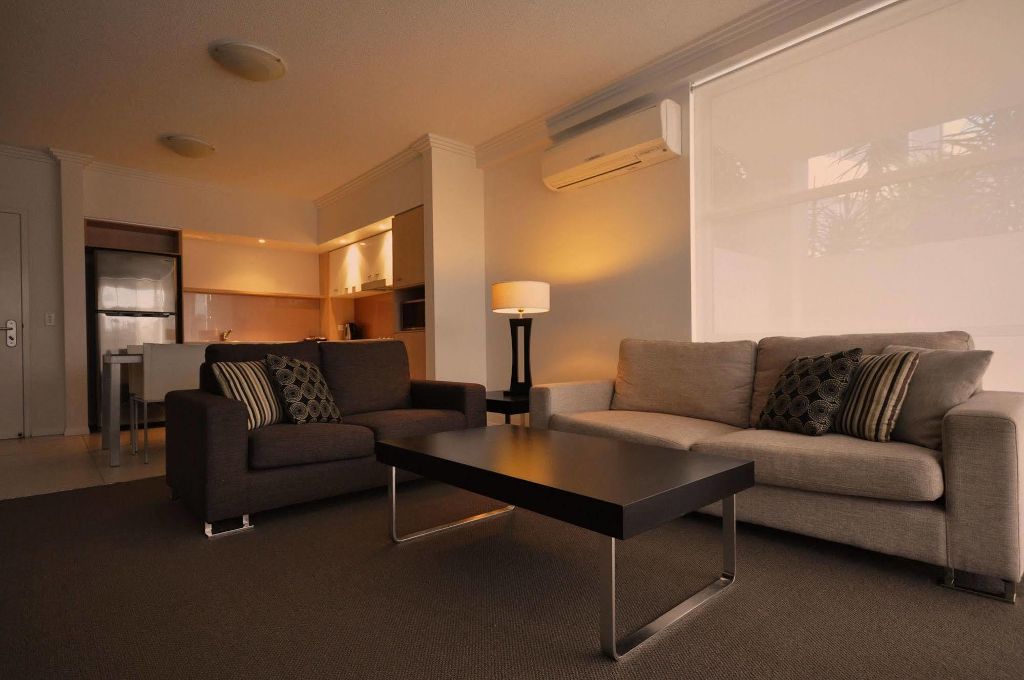 Chancellor Lakeside Apartments Gold Coast Buitenkant foto