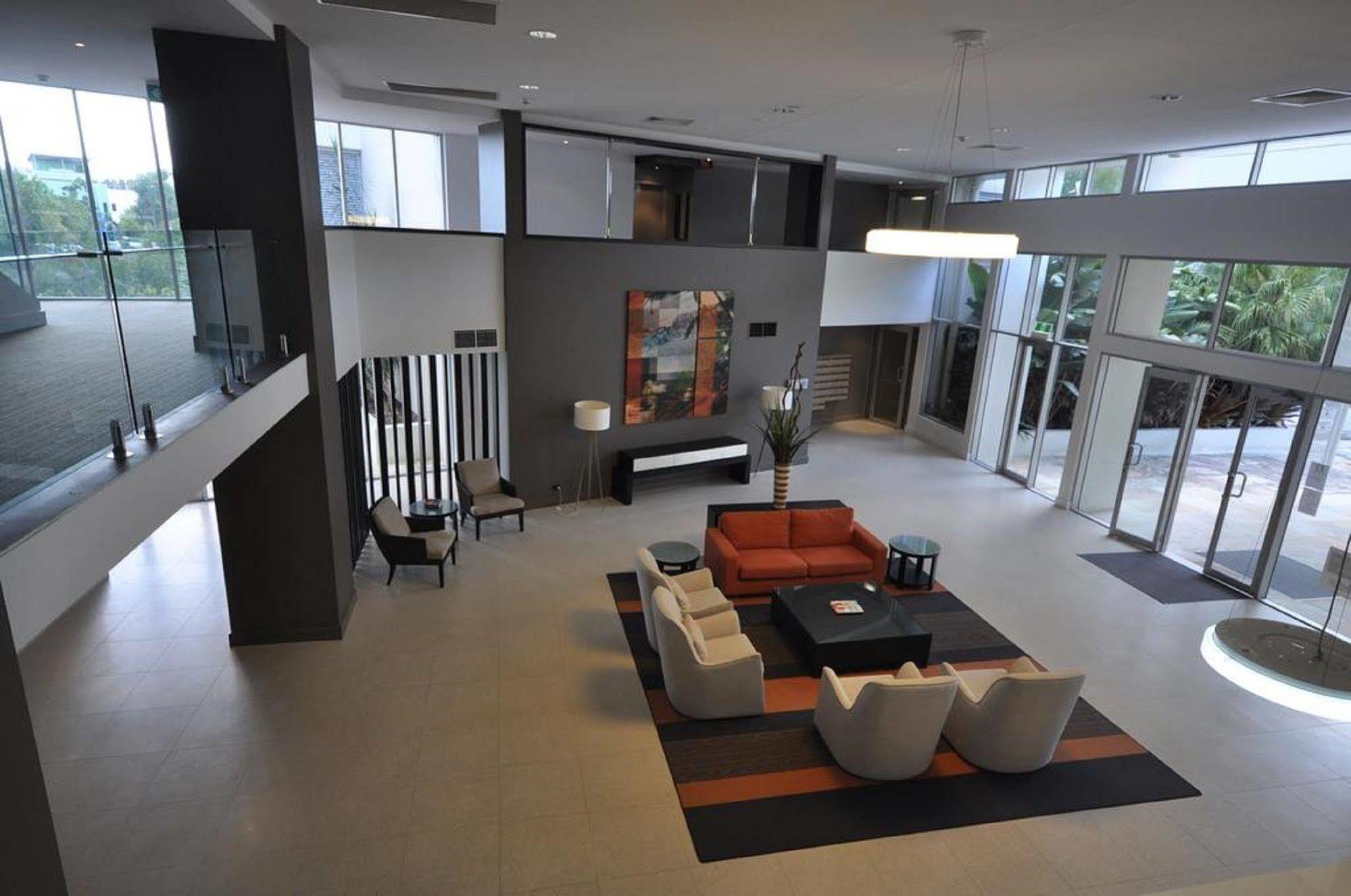 Chancellor Lakeside Apartments Gold Coast Buitenkant foto