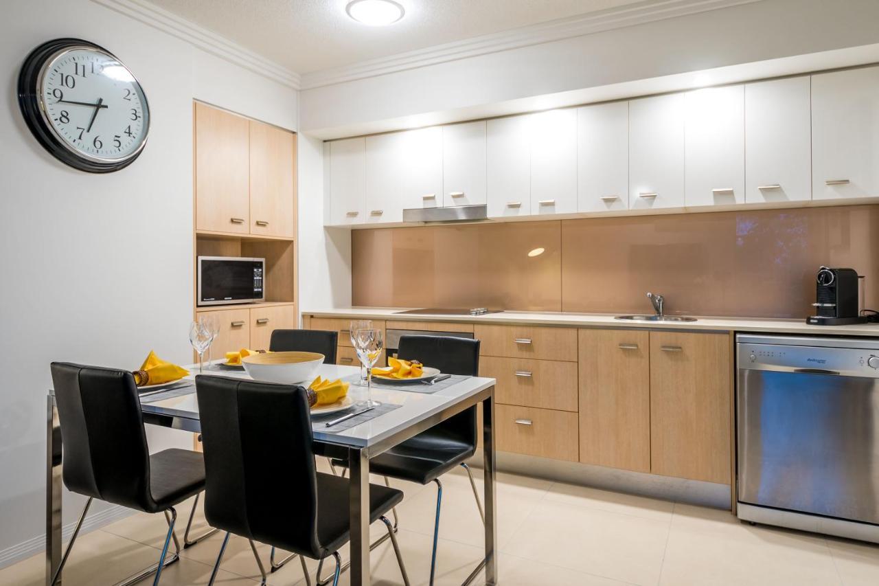 Chancellor Lakeside Apartments Gold Coast Buitenkant foto