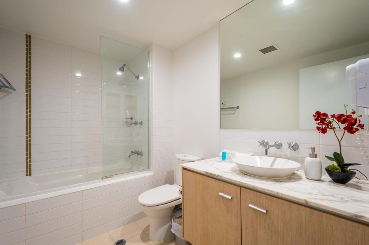 Chancellor Lakeside Apartments Gold Coast Buitenkant foto